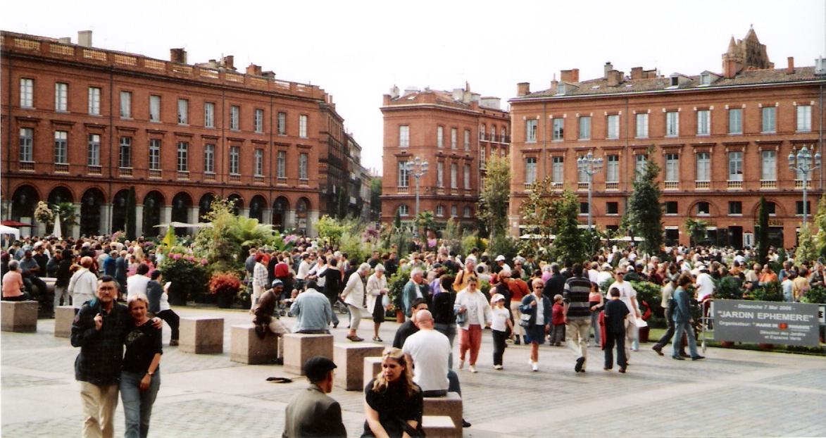 Capitole de Toulouse en jardin 3